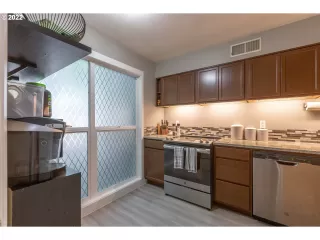 Photo #5: 22188228 Listing