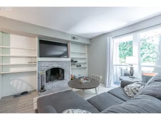 Photo #6: 22188228 Listing