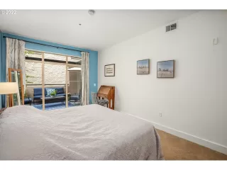 Photo #2: 22189031 Listing