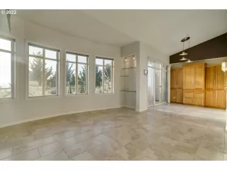 Photo #6: 22189195 Listing