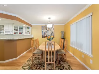 Photo #4: 22189512 Listing