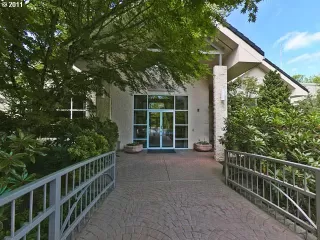 Photo #2: 22190433 Listing