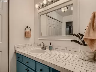 Photo #5: 22190438 Listing