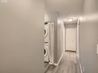 Photo #6: 22190438 Listing