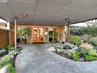 Photo #1: 22190563 Listing