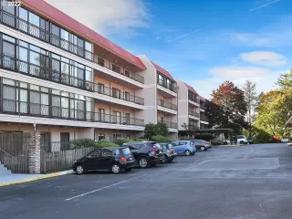 Photo #6: 22190563 Listing