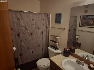 Photo #4: 22190941 Listing