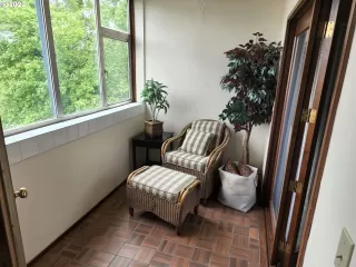 Photo #5: 22190941 Listing