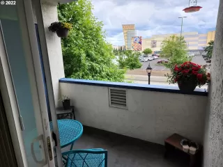 Photo #6: 22190941 Listing