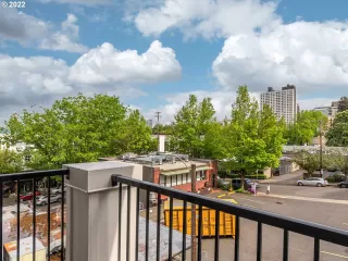 Photo #5: 22191173 Listing