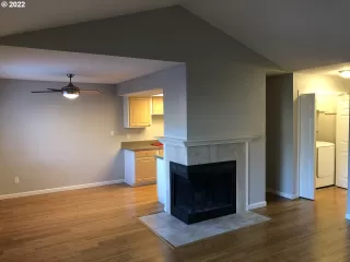 Photo #6: 22191919 Listing