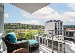 Photo #5: 22192483 Listing