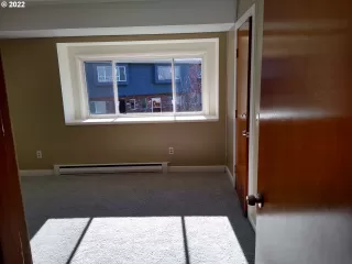 Photo #6: 22192851 Listing