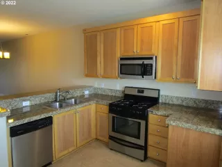 Photo #4: 22194145 Listing