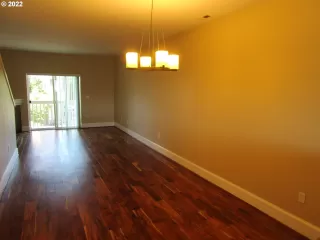 Photo #6: 22194145 Listing