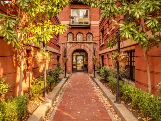 Photo #1: 22194323 Listing