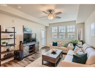 Photo #2: 22194446 Listing
