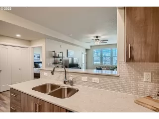 Photo #6: 22194446 Listing