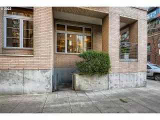 Photo #2: 22195122 Listing