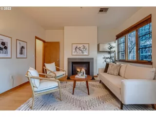 Photo #6: 22195122 Listing