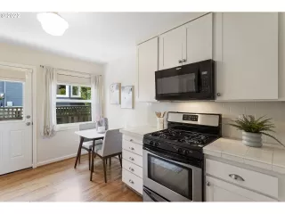 Photo #3: 22195425 Listing