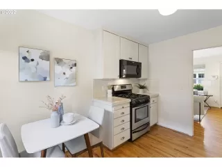 Photo #5: 22195425 Listing