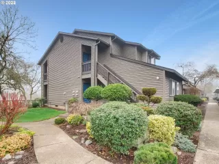 Photo #4: 22195461 Listing