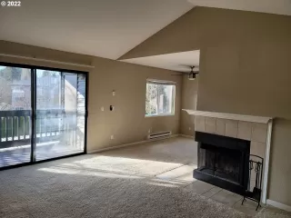 Photo #5: 22195461 Listing