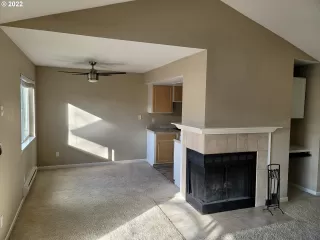 Photo #6: 22195461 Listing