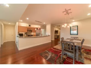 Photo #3: 22195549 Listing