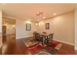 Photo #4: 22195549 Listing