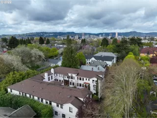 Photo #4: 22195809 Listing