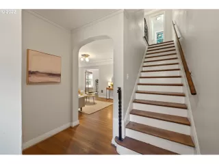 Photo #6: 22195809 Listing