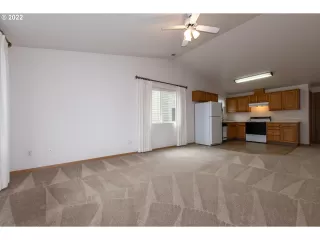 Photo #4: 22195874 Listing