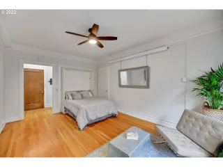 Photo #4: 22196630 Listing