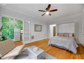 Photo #5: 22196630 Listing