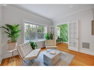 Photo #6: 22196630 Listing