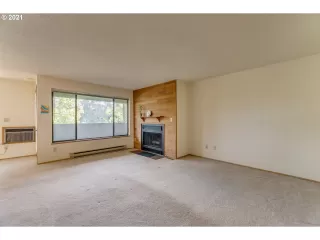 Photo #5: 22196654 Listing