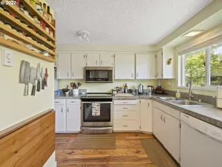 Photo #4: 22196801 Listing