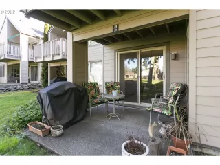 Photo #6: 22196912 Listing