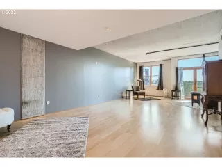 Photo #4: 22196944 Listing