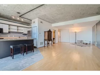 Photo #5: 22196944 Listing