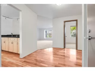 Photo #4: 221974657 Listing 