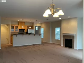 Photo #5: 22197824 Listing