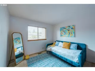 Photo #6: 22198349 Listing