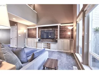 Photo #6: 22198844 Listing