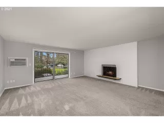 Photo #4: 22199262 Listing