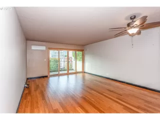 Photo #4: 22199269 Listing