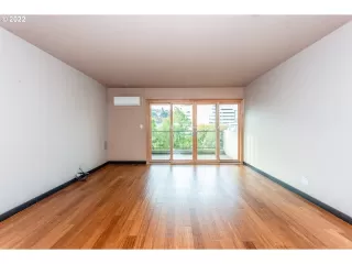 Photo #5: 22199269 Listing