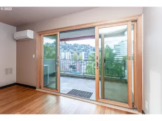 Photo #6: 22199269 Listing